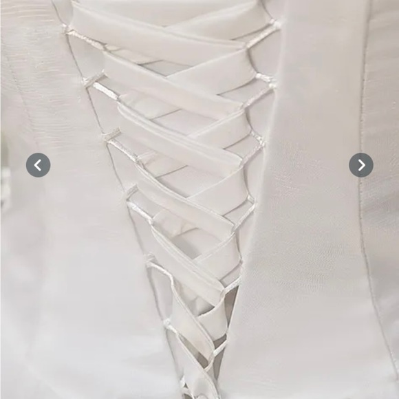 Super cuten fancy new never worned for any occasion! - Picture 4 of 5